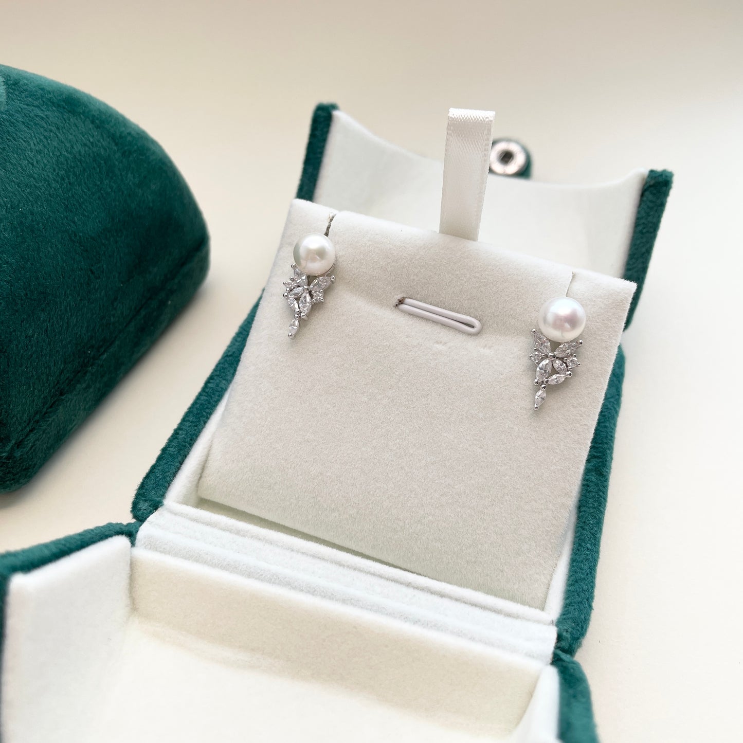Pearl Drop Earrings - Verdure