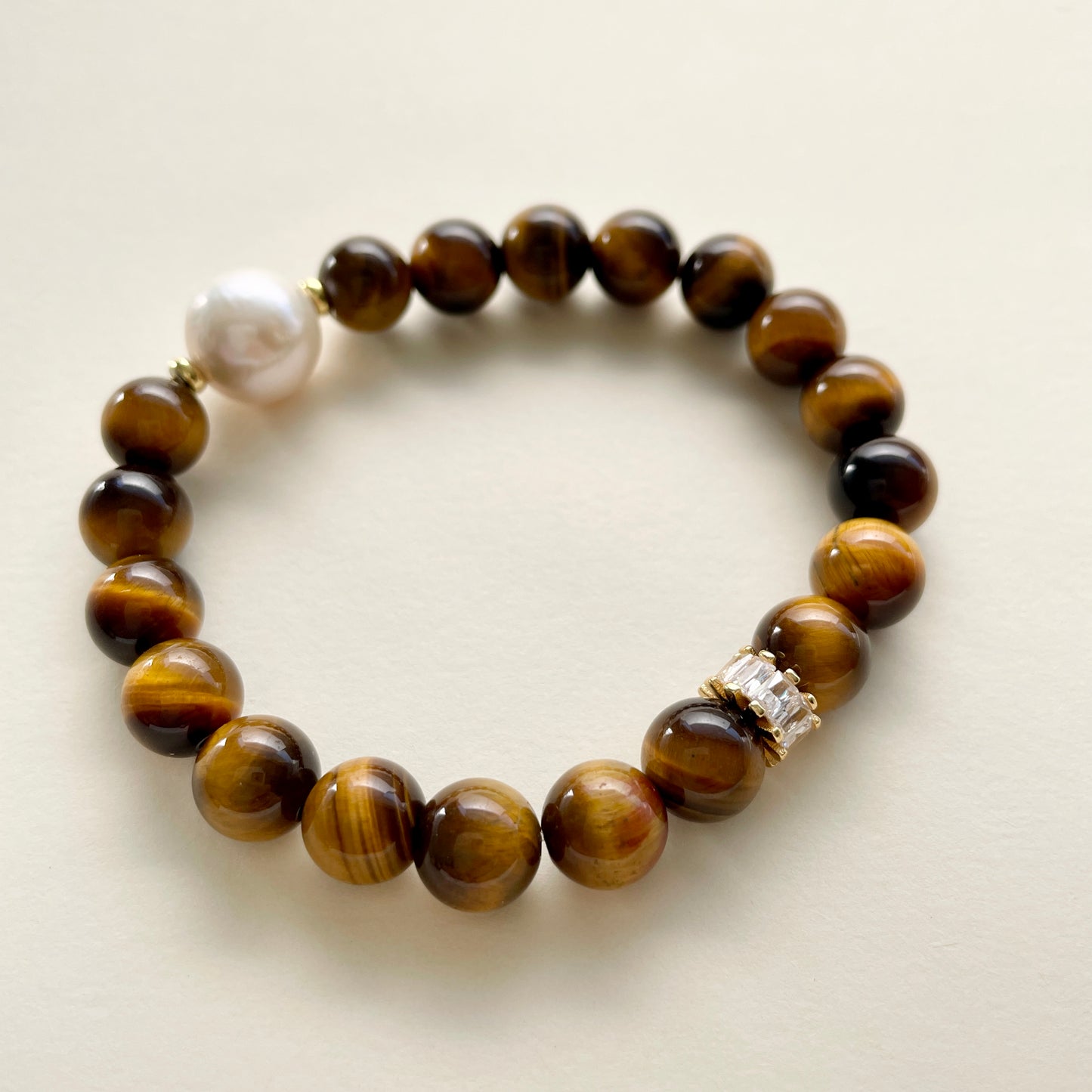 Large pearl bracelet courage tiger eye