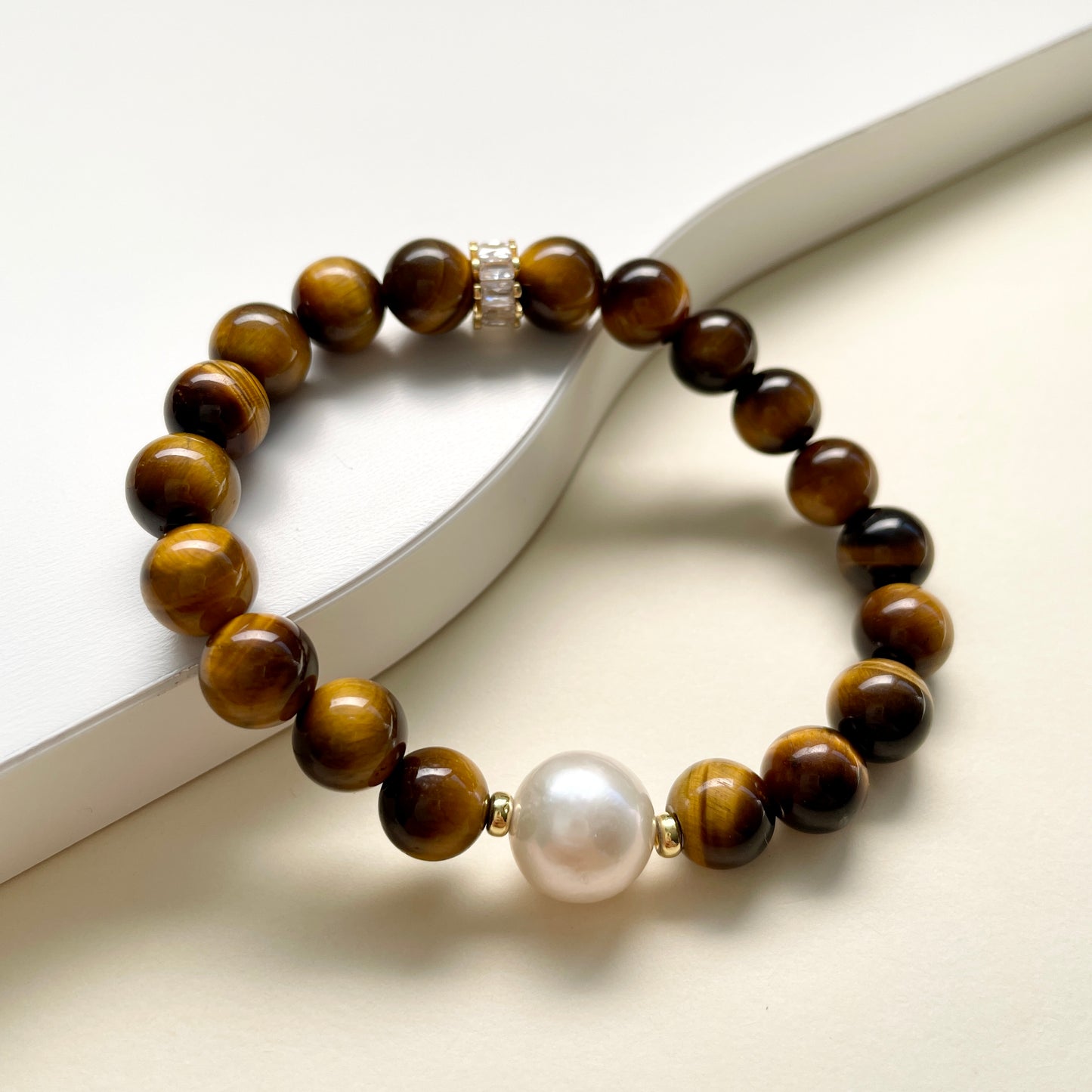 Large pearl bracelet courage tiger eye stone