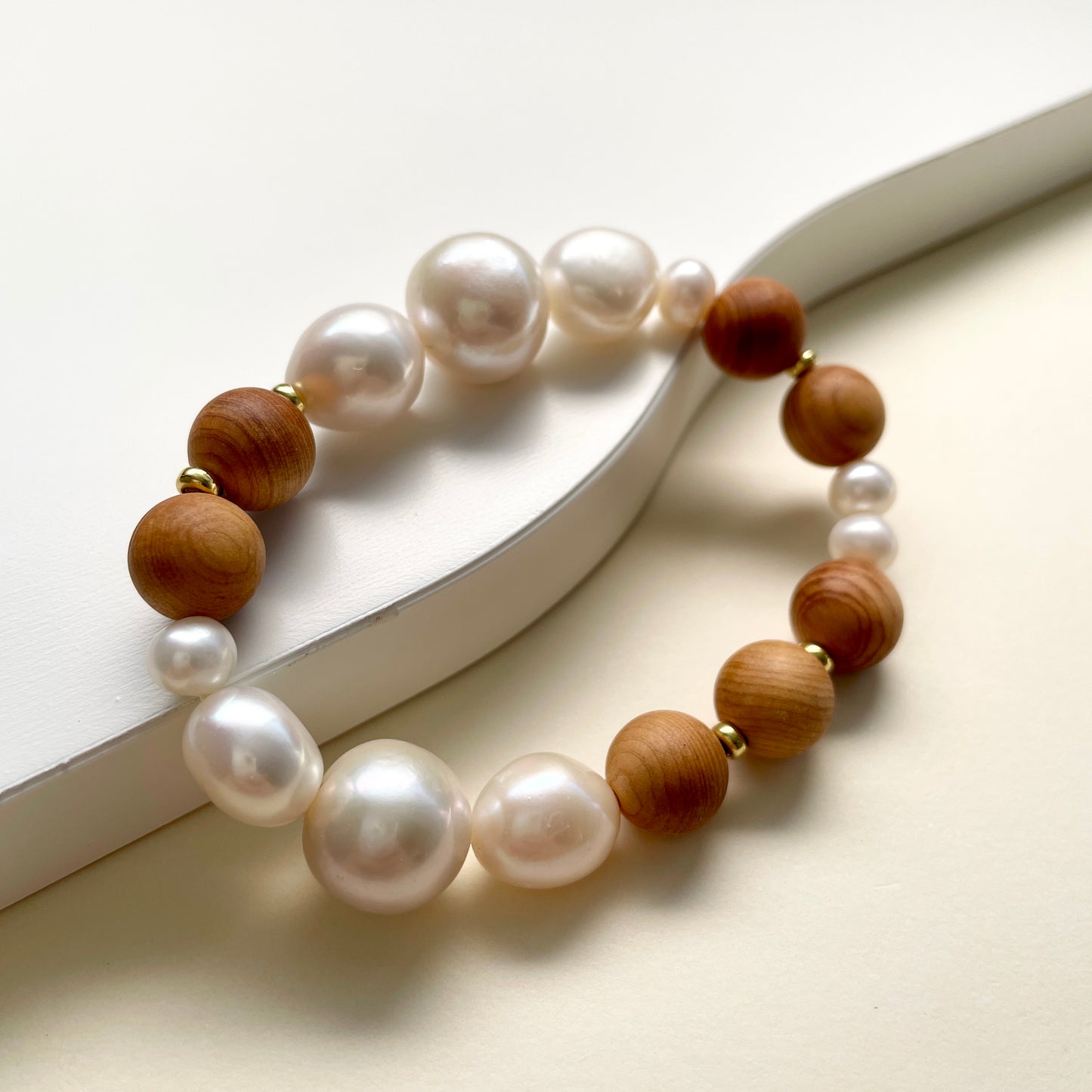 Large pearl bracelet growth elevated
