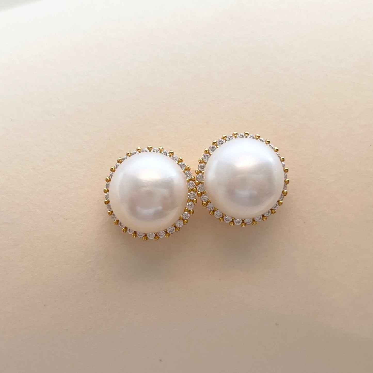 Pearl earrings gold plated