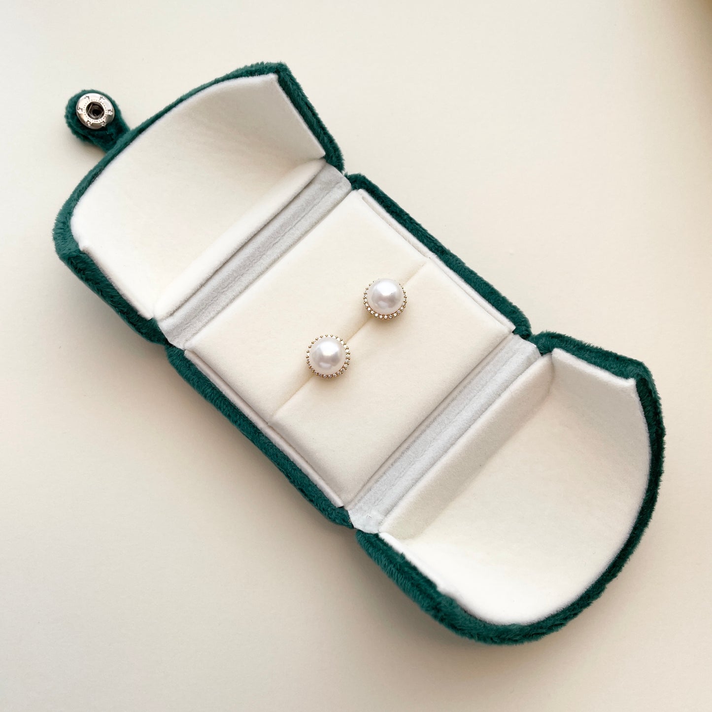 Pearl earrings in box