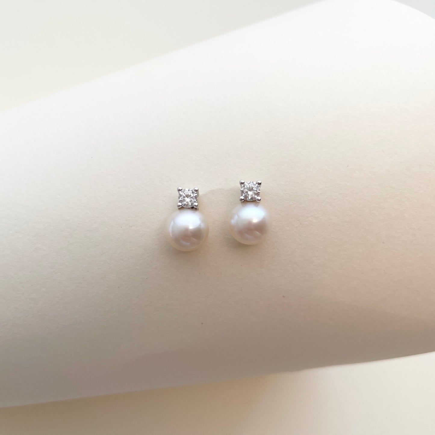 Pearl earrings with cubic zirconia silver small