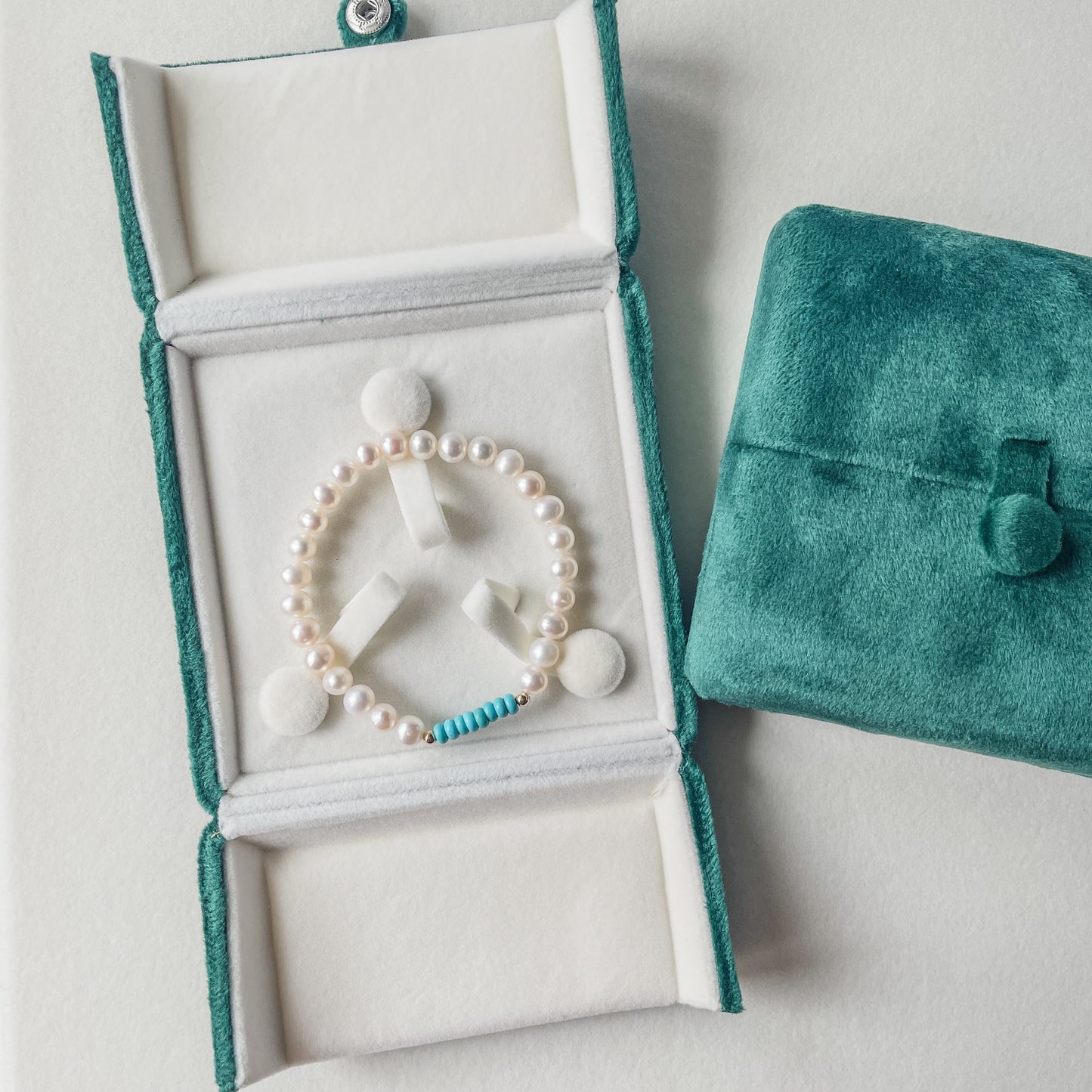 small pearl bracelet with turquoise