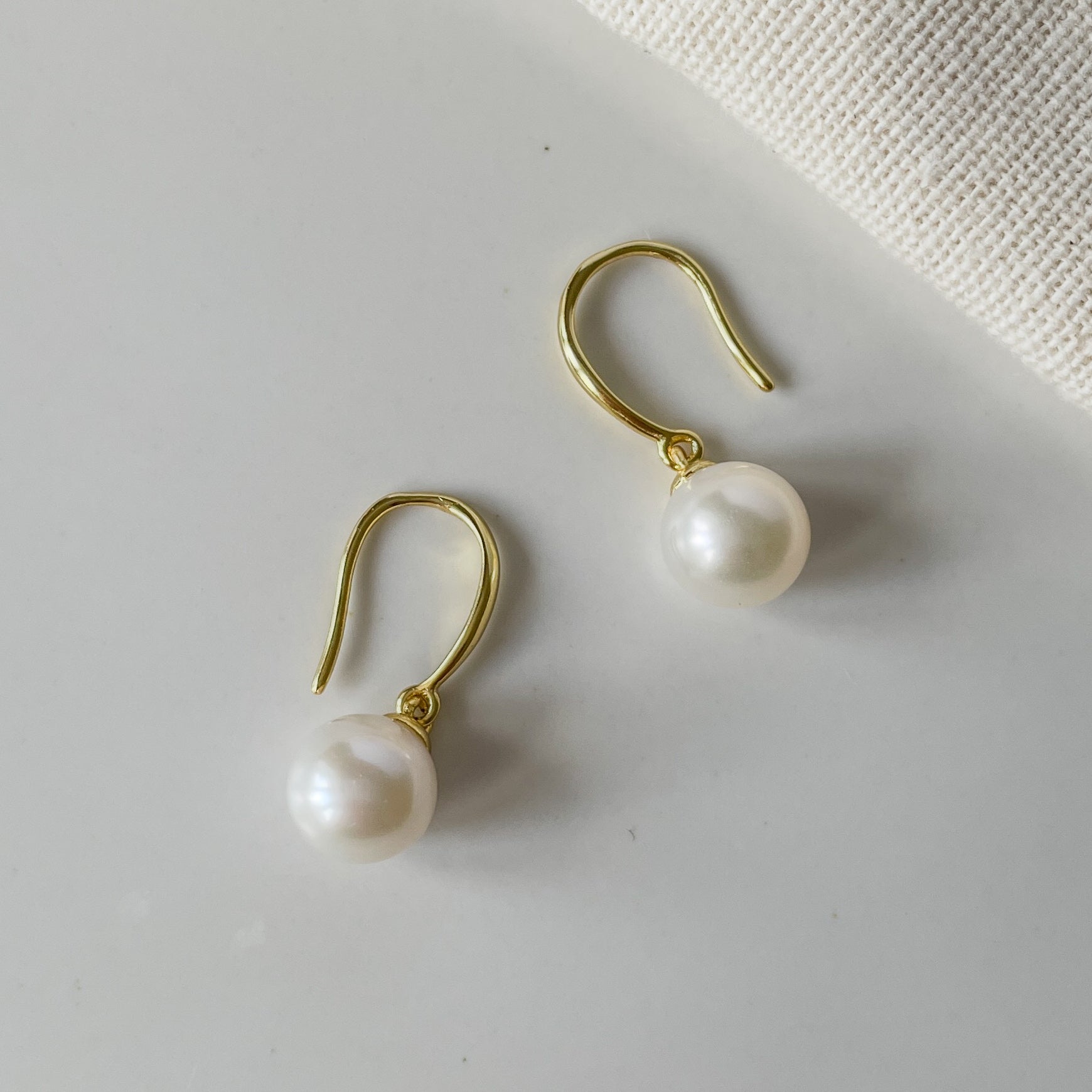 simple hook earrings side