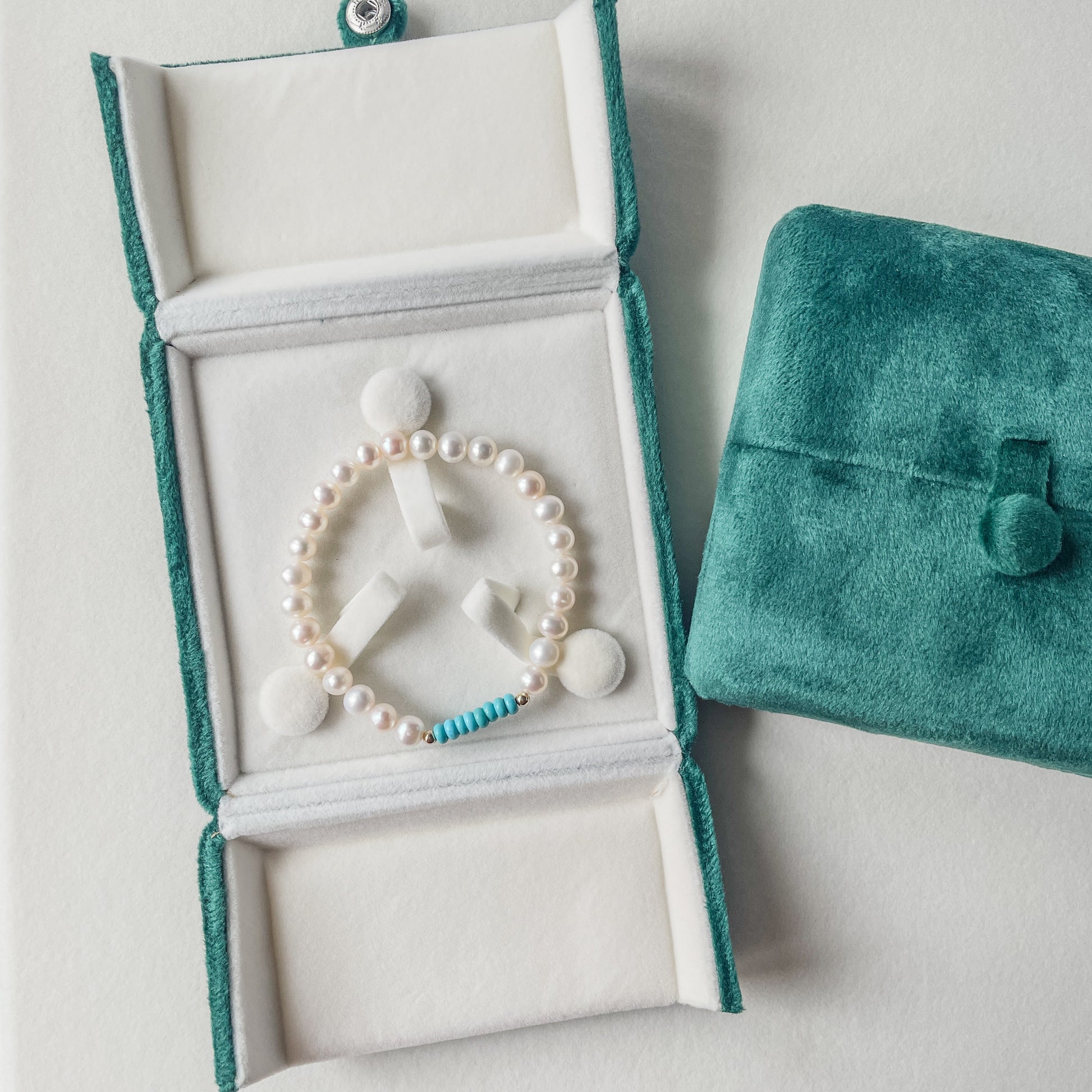 small pearl bracelet with turquoise